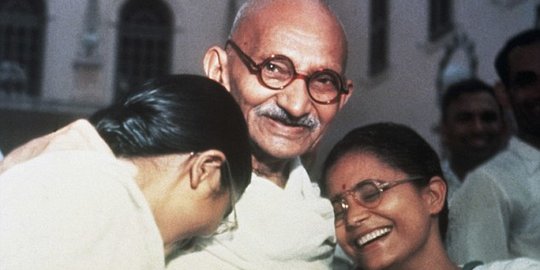 45 Kata-Kata Bijak Mahatma Gandhi Menyentuh Hati dan Menginspirasi Jalan Hidup