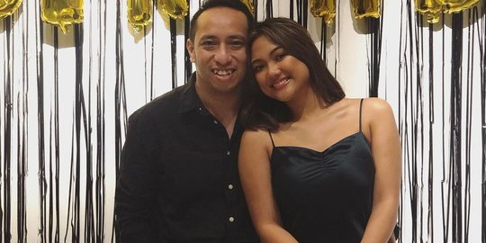 Go Public, Ini 4 Potret Dennis Talakua Kekasih Baru Marion Jola