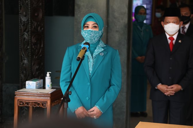 ketua umum tp pkk terima bantuan 1 juta masker