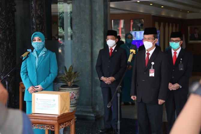 ketua umum tp pkk terima bantuan 1 juta masker