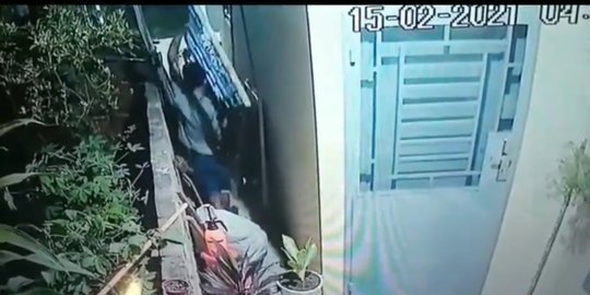 Sadar Aksinya Terekam CCTV, Pencuri di Deli Serdang Ini Lakukan Hal Tak Terduga