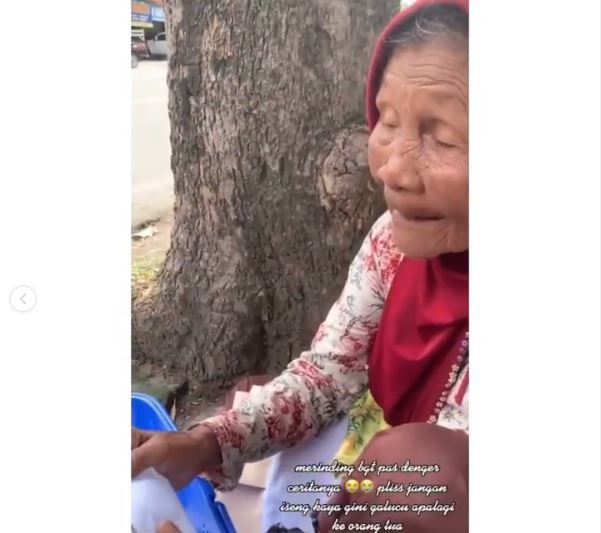 Nenek Penjual Piring  di Solo Ditipu Pembeli Dibayar 