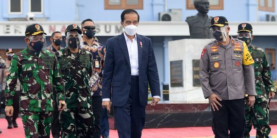 LBH Jakarta Khawatir Jokowi Hanya Retorika Politik Soal Revisi UU ITE