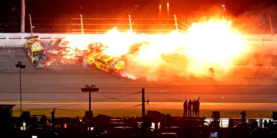 Penampakan Kecelakaan Mengerikan di Nascar Daytona 500