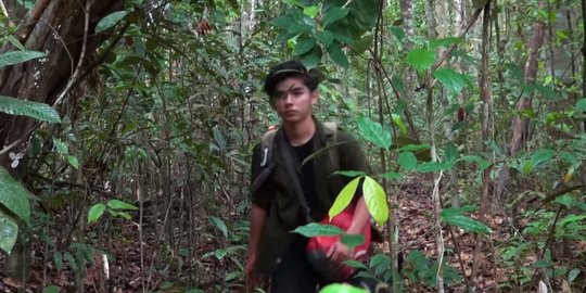 Remaja Ini Berani 24 Jam Sendirian di Hutan Kalimantan, Ini Sosoknya