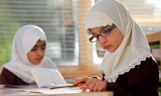 anak muslimah di sekolah inggris 001