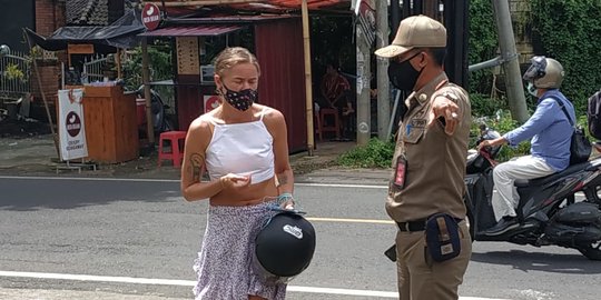 Bule di Badung Tidak Pakai Masker, Satpol PP Sebut Mereka Tidak Percaya Ada Covid-19