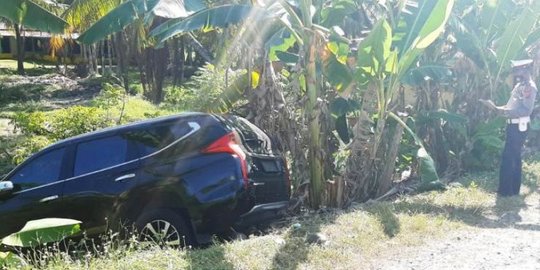 Mobil Dinas Wabup Agam Kecelakaan hingga Masuk ke Kebun Pisang