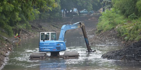 Antisipasi Banjir, Sungai di Kawasan Kuningan Dikeruk