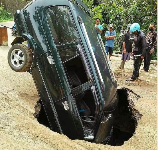 mobil terperosok di wonosobo