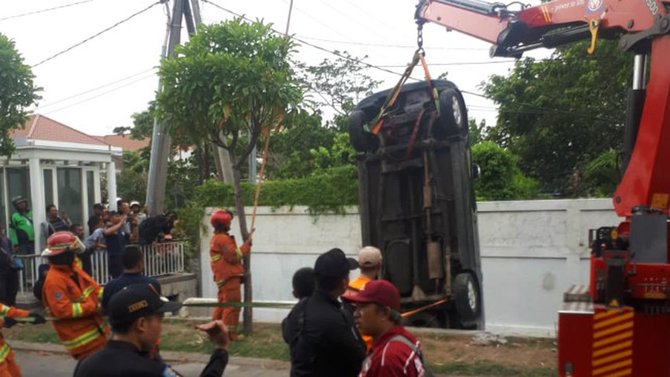 mobil terperosok di wonosobo