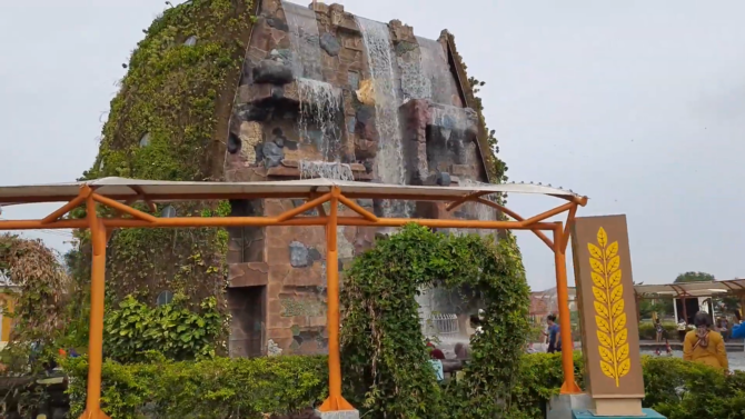 Mirip Garden By The Bay Singapura Ini Potret Air Terjun Bojong Sari Di Indramayu Merdeka Com