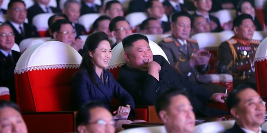 Pesona Istri Kim Jong-un Setelah Setahun Menghilang