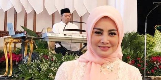 5 Potret Terbaru Cici Paramida, Tetap Cantik dan Awet Muda di Usia 47 Tahun