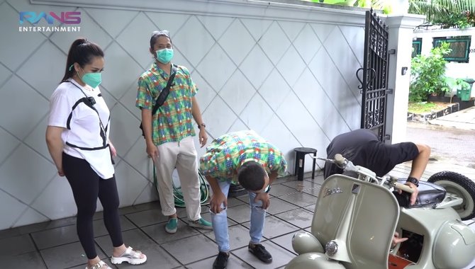 hadiah vespa dari nagita untuk raffi