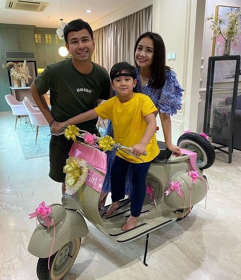hadiah vespa dari nagita untuk raffi