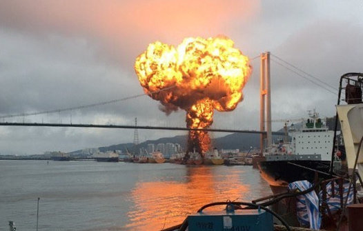 kebakaran kapal kargo di korea selatan