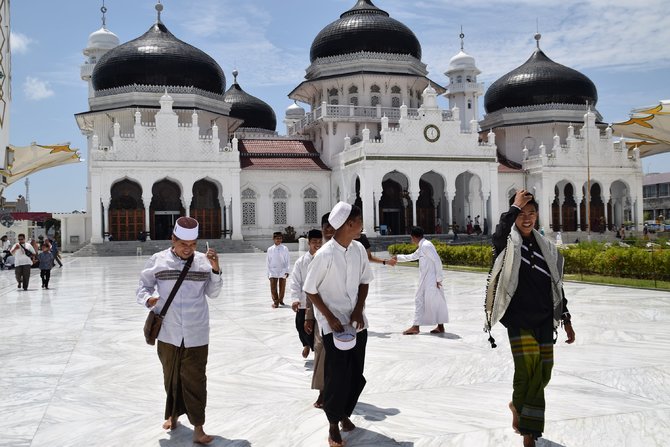 masjid baiturrahman aceh saksi tsunami hingga kemegahannya