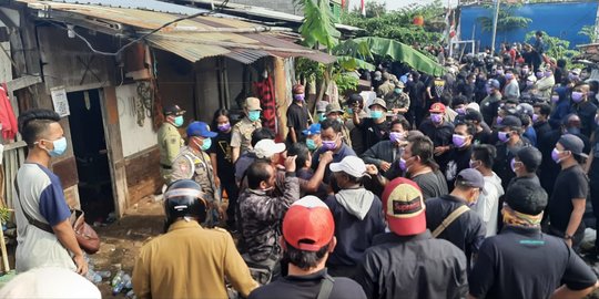 Pembongkaran Bangunan Liar di Semarang Ricuh, Petugas Kena Lemparan Bensin