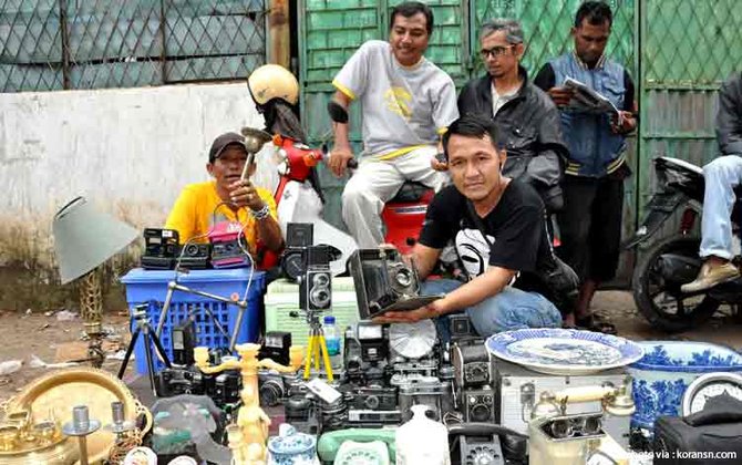 mengunjungi pasar ular di medan 039surga039 bagi pemburu barang antik
