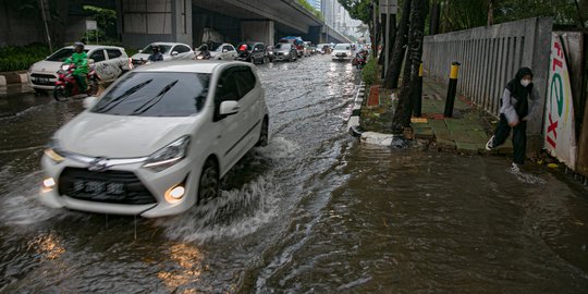 Drainase Buruk, Jalan Gatot Subroto Tergenang Banjir