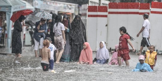 Hujan Deras Sejak Siang, Pemprov DKI Sebut Hanya 20 RT Terendam Banjir
