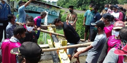 Warga Buka Jalur Ka Sebidang Tewaskan 3 Penumpang Mobil Patroli Di Kalijambe Sragen Merdeka Com