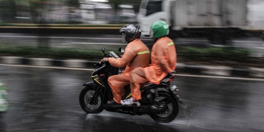 19 Februari 2021, BMKG Prediksi Hujan Petir Disertai Angin di Jakarta