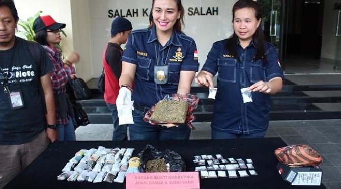 kompol yuni yang terjerat kasus narkoba