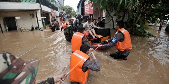 Cipinang Melayu Banjir 100 Cm, Warga Mengungsi