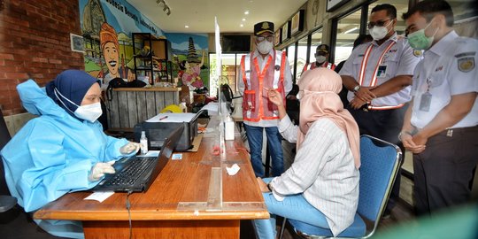 Menhub Budi Tinjau Pelayanan GeNose di Stasiun Bandung
