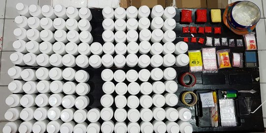 Anak Jadi Bandar dan Orang Tua Pemakai Sabu Ditangkap Polisi Jombang