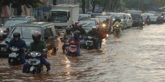 Diguyur Hujan, Kawasan Kemang & Tol JORR Terendam Banjir