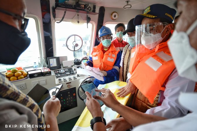 menhub budi di pelabuhan tanjung carat