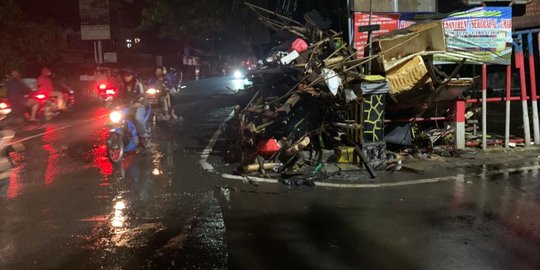 Banjir Surut, Pengendara Sudah Bisa Lalui Jalan Raya Pondok Gede