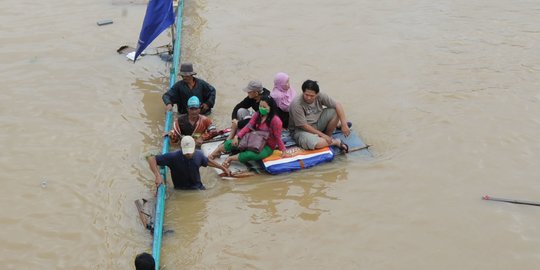 Banjir Surut, Jalan Kemang Raya Bisa Dilintasi Kendaraan