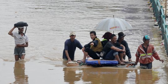 1.722 Warga Jakarta Timur Masih Mengungsi Akibat Banjir, 5 Orang Meninggal