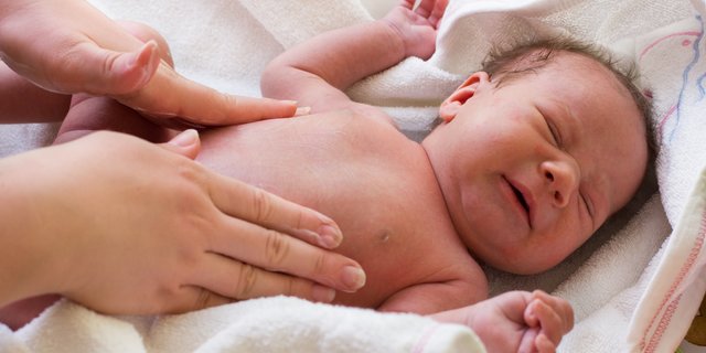 5 Cara Memutihkan Kulit Bayi Secara Alami Aman Dan Mudah Dilakukan Merdeka Com
