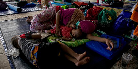 Korban Banjir Cipinang Melayu Mengungsi di Masjid