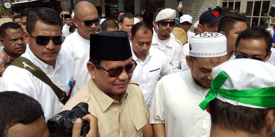 Survei Indikator: Pendukung Prabowo-Sandi di Pilpres 2019 Tak Bersedia Divaksinasi