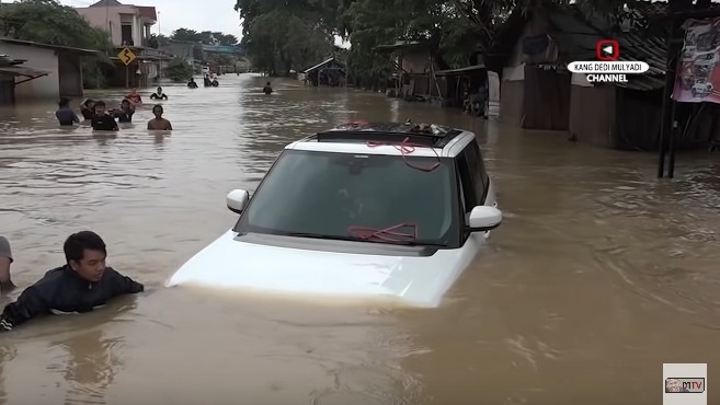 dedi mulyadi mobil mewah amp dievakusi tni di tengah banjir