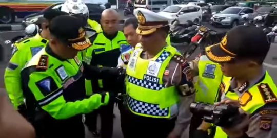 Jenderal Polisi Tusuk-Tusuk Perwira Polri Pakai Pisau di Jalanan, Ada Apa?