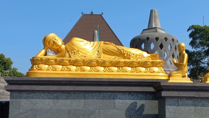 gibran pasang patung budha tidur