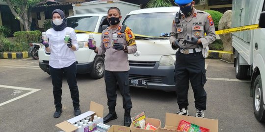 Gerebek Pabrik Pupuk Oplosan di Kediri, Polisi Tangkap 12 Pelaku