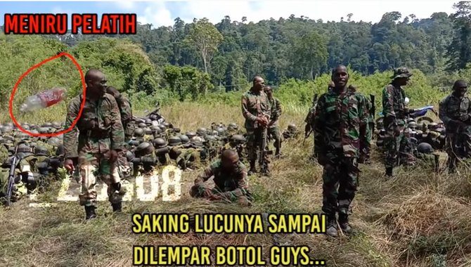 di tengah latihan perang aksi kocak prajurit asal papua bikin satu pasukan tertawa