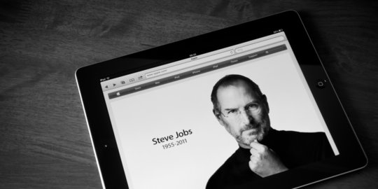 Peristiwa 24 Februari: Hari Lahirnya Steve Jobs dan Dedikasinya Dalam Dunia Teknolog