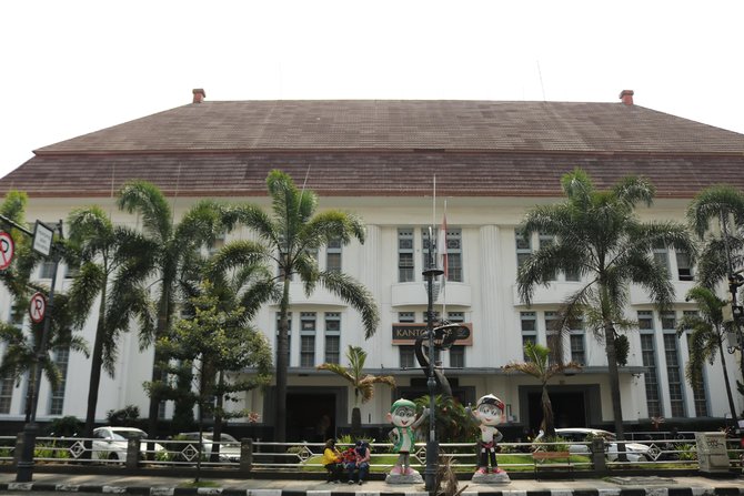 jalan asia afrika kawasan bersejarah dan pusat kota tua di bandung