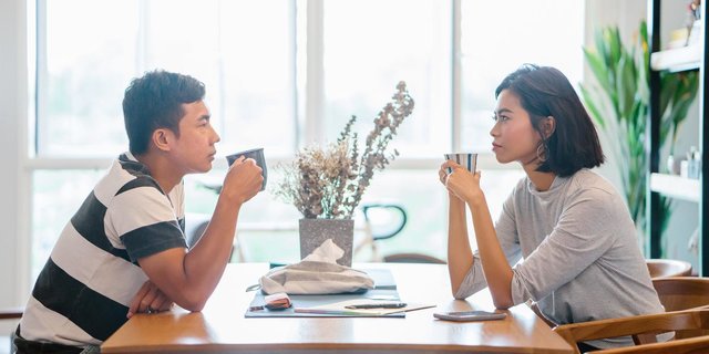 5 Cara Mendekati Wanita Dengan Mudah Perhatikan Sinyal Bahasa Tubuh Merdeka Com 5 Cara Mendekati Wanita Dengan Mudah Perhatikan Sinyal Bahasa Tubuh Merdeka Com