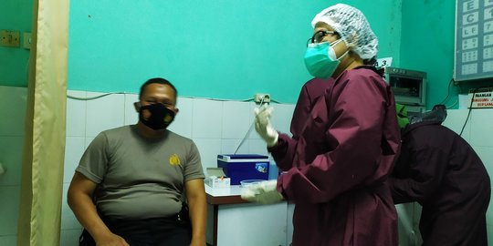 Ikut Vaksinasi Covid-19, Polisi di Malang Berharap Kerja lebih Aman dan Nyaman
