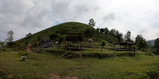 Mengintip Eksotisme Bukit Teletubbies Suralaya, Alternatif Wisata Alam di Cilegon